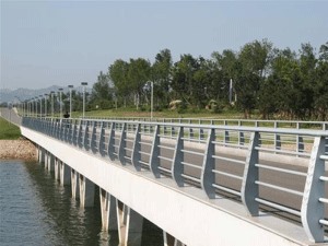 桥梁护栏要怎样设置和布局？